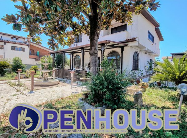 casa indipendente in vendita a Roma in zona Finocchio