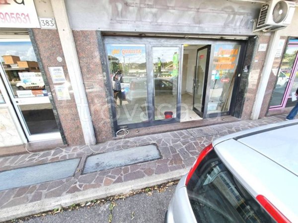 negozio in vendita a Roma in zona Pantan Monastero