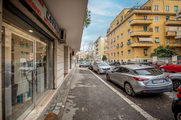locale commerciale in vendita a Roma in zona Centro Storico