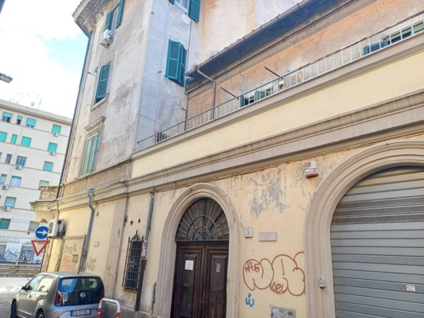 locale commerciale in vendita a Roma in zona Prenestino-Labicano