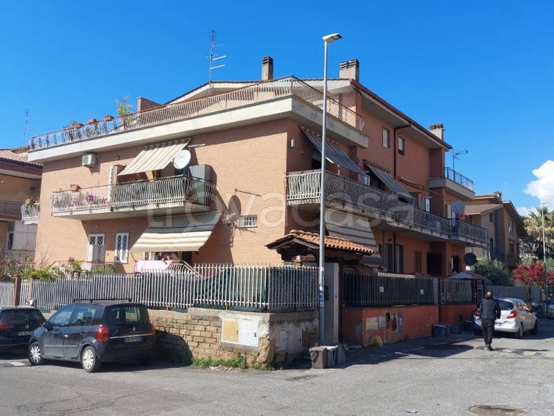 appartamento in vendita a Roma in zona Casalotti