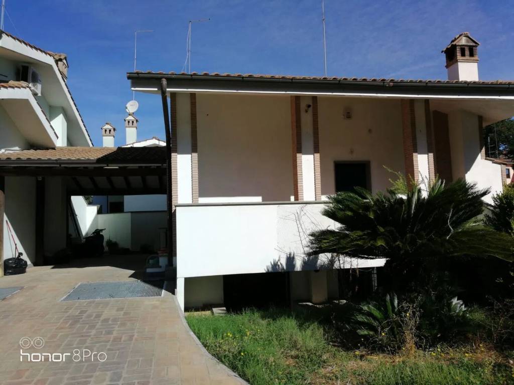 casa indipendente in vendita a Roma in zona Casalotti
