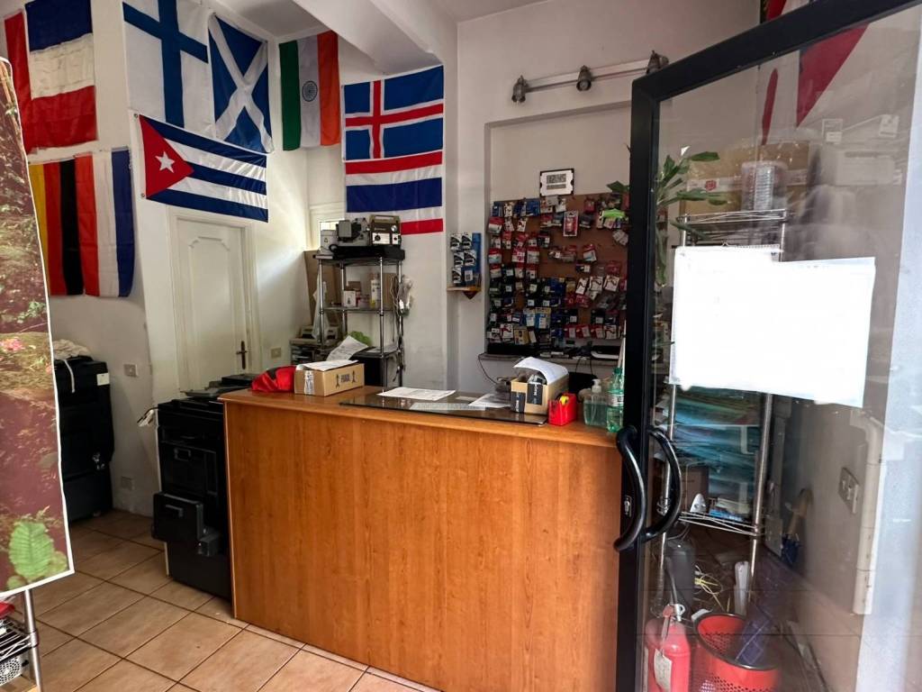 negozio in vendita a Roma in zona Appio Latino