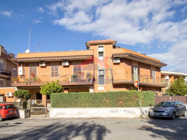 appartamento in vendita a Roma in zona Torre Maura