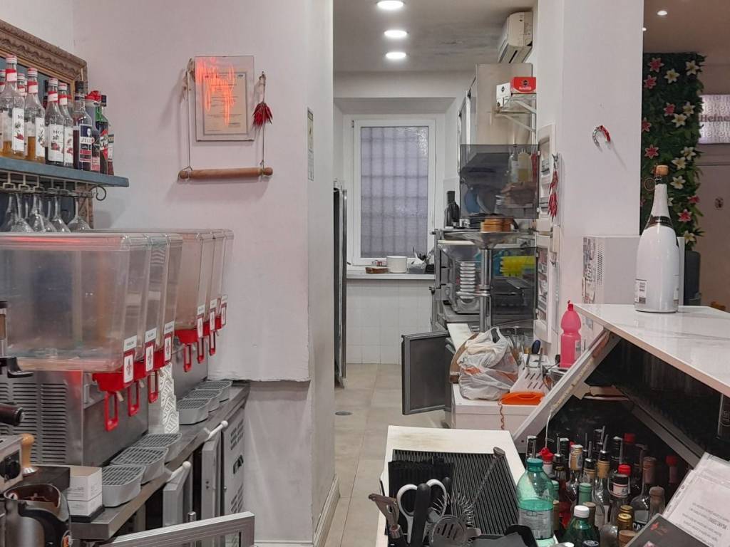 negozio in vendita a Roma in zona Ostiense