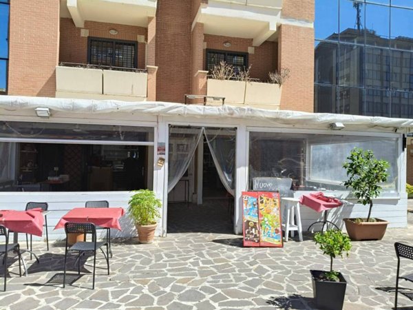 negozio in vendita a Roma in zona Ardeatino