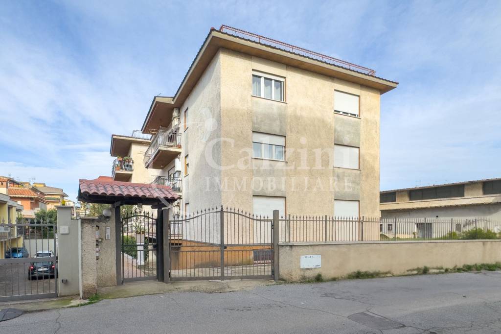 appartamento in vendita a Roma in zona Casal Morena