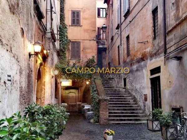 negozio in vendita a Roma in zona Parione/Sant'Eustachio