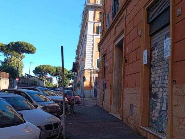 locale commerciale in vendita a Roma in zona Prenestino-Labicano