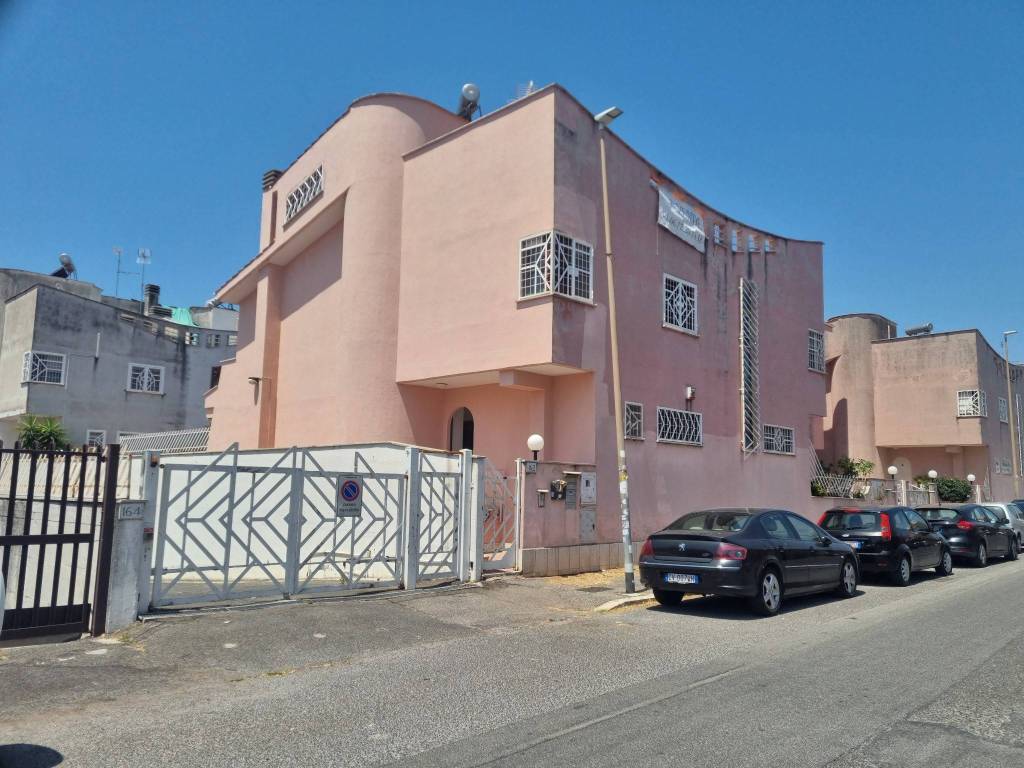 casa indipendente in vendita a Roma in zona Ostiense