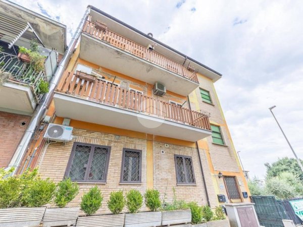 appartamento in vendita a Roma in zona Torre Angela