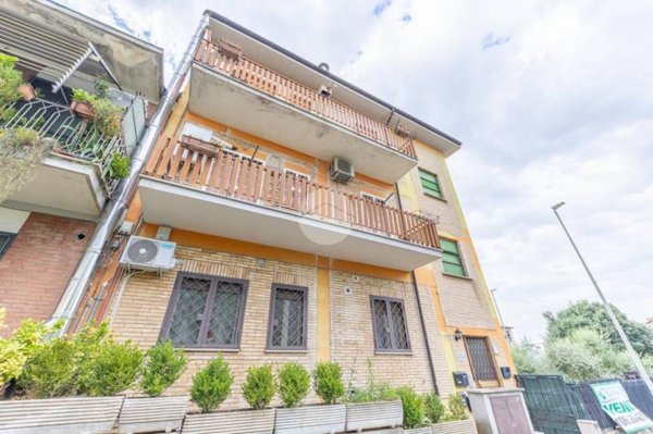 appartamento in vendita a Roma in zona Torre Angela