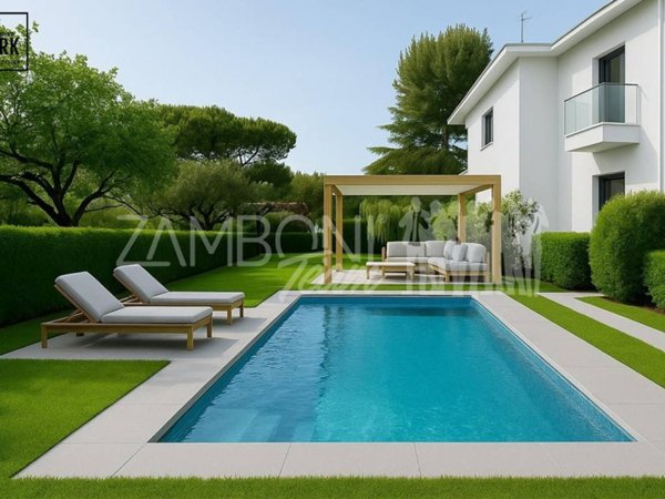 casa indipendente in vendita a Roma in zona Axa