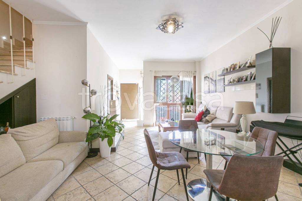 casa indipendente in vendita a Roma in zona Longarina