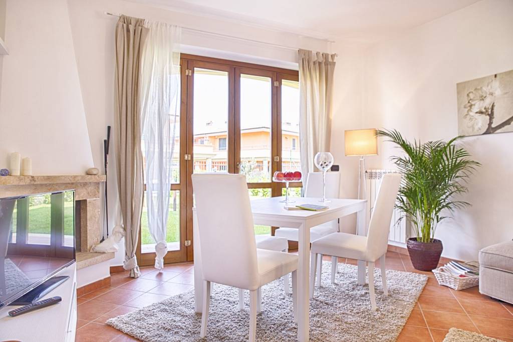 casa indipendente in vendita a Roma in zona Tomba di Nerone