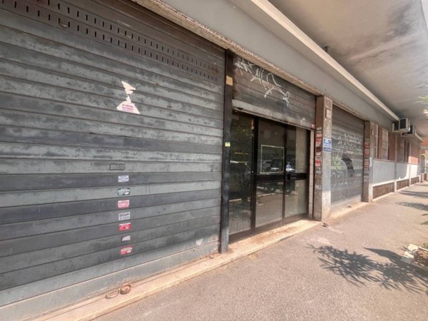 negozio in vendita a Roma in zona Ostia