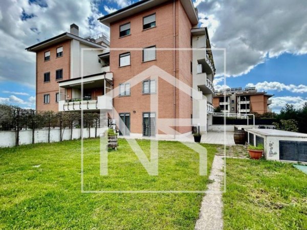 appartamento in vendita a Roma in zona Torre Angela