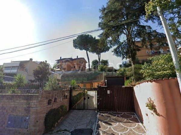 casa indipendente in vendita a Roma in zona Massimina/Casal Lumbroso