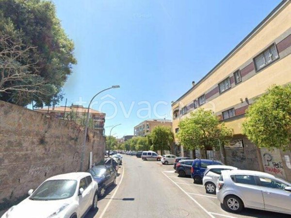negozio in vendita a Roma in zona Tuscolano