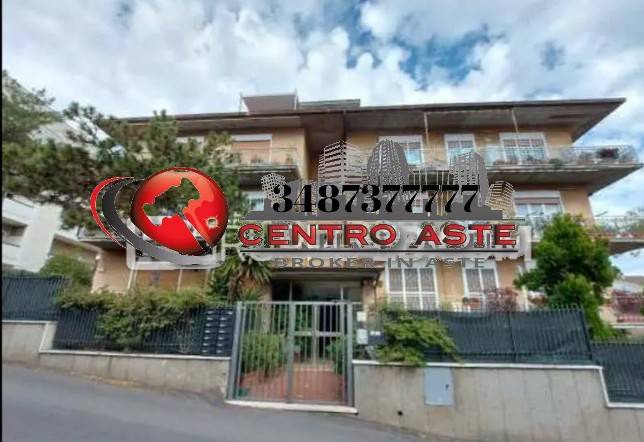 appartamento in vendita a Roma in zona Appio Pignatelli