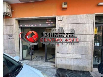 negozio in vendita a Roma in zona Appio Claudio