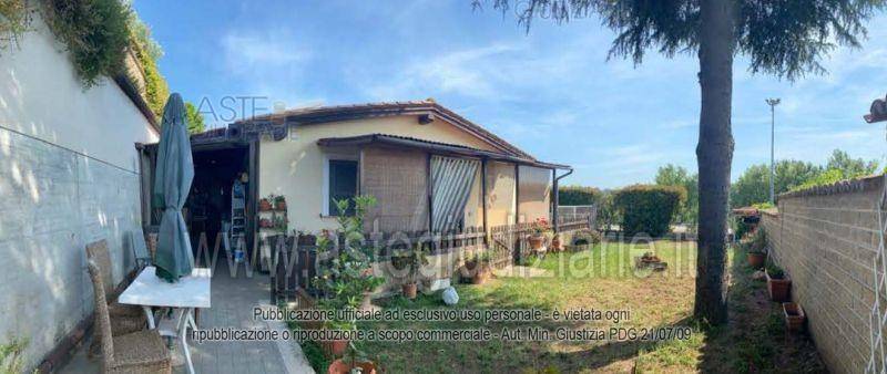 casa indipendente in vendita a Roma in zona Lunghezza