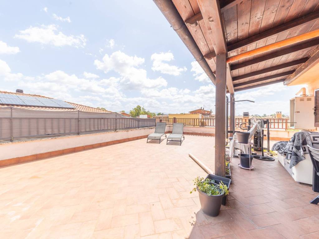 appartamento in vendita a Roma in zona Lunghezza