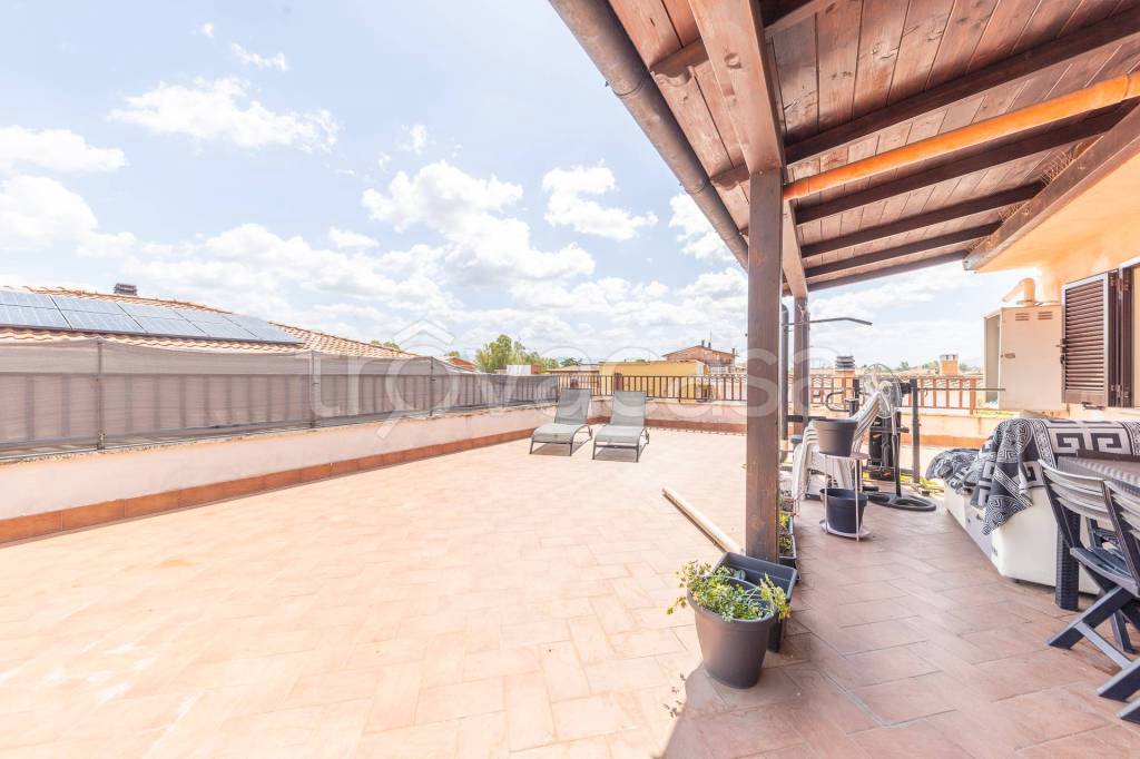 appartamento in vendita a Roma in zona Lunghezza