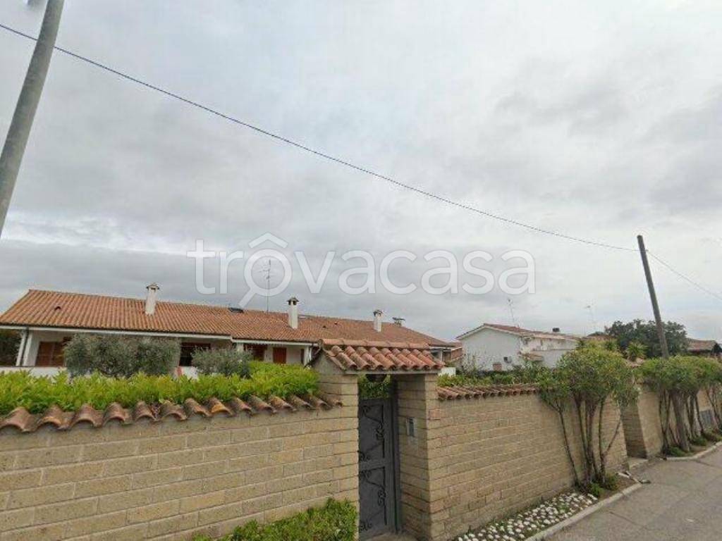 casa indipendente in vendita a Roma in zona Infernetto