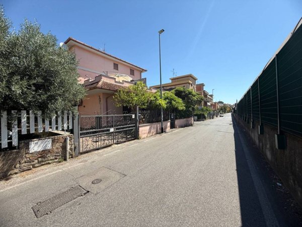casa semindipendente in vendita a Roma in zona Borghesiana