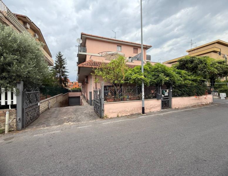 casa semindipendente in vendita a Roma in zona Borghesiana