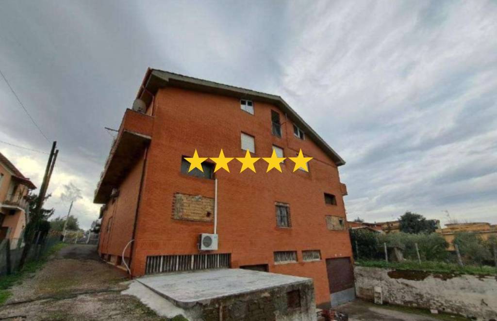 appartamento in vendita a Roma in zona Finocchio