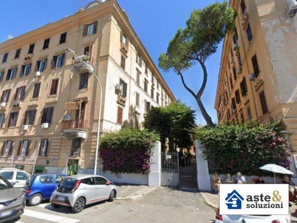 appartamento in vendita a Roma in zona Ostiense