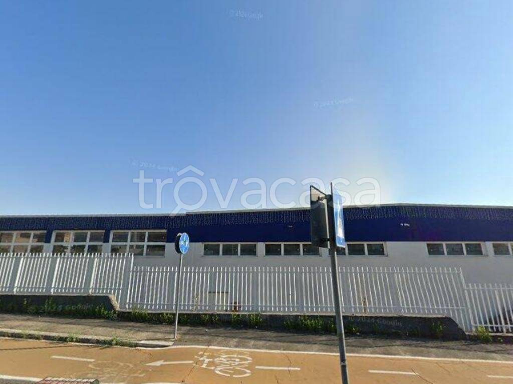 locale commerciale in vendita a Roma in zona Romanina