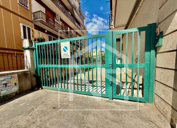 negozio in vendita a Roma in zona Alessandrino