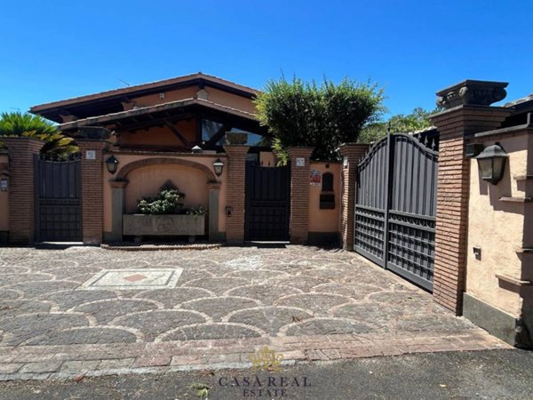 casa indipendente in vendita a Roma in zona Infernetto