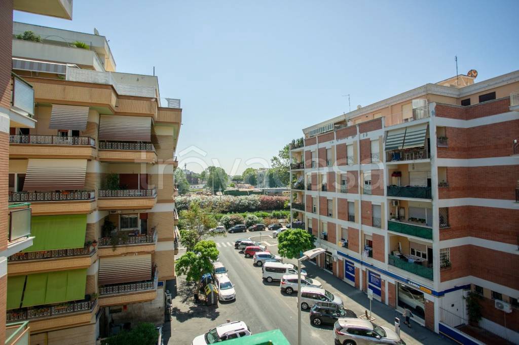 appartamento in vendita a Roma in zona Ostia