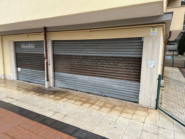 locale commerciale in vendita a Roma