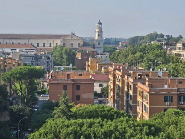 appartamento in vendita a Roma in zona Ostiense
