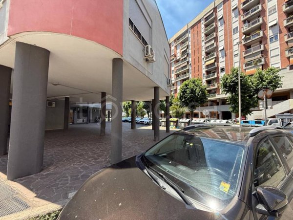 ufficio in vendita a Roma in zona Cinecittà
