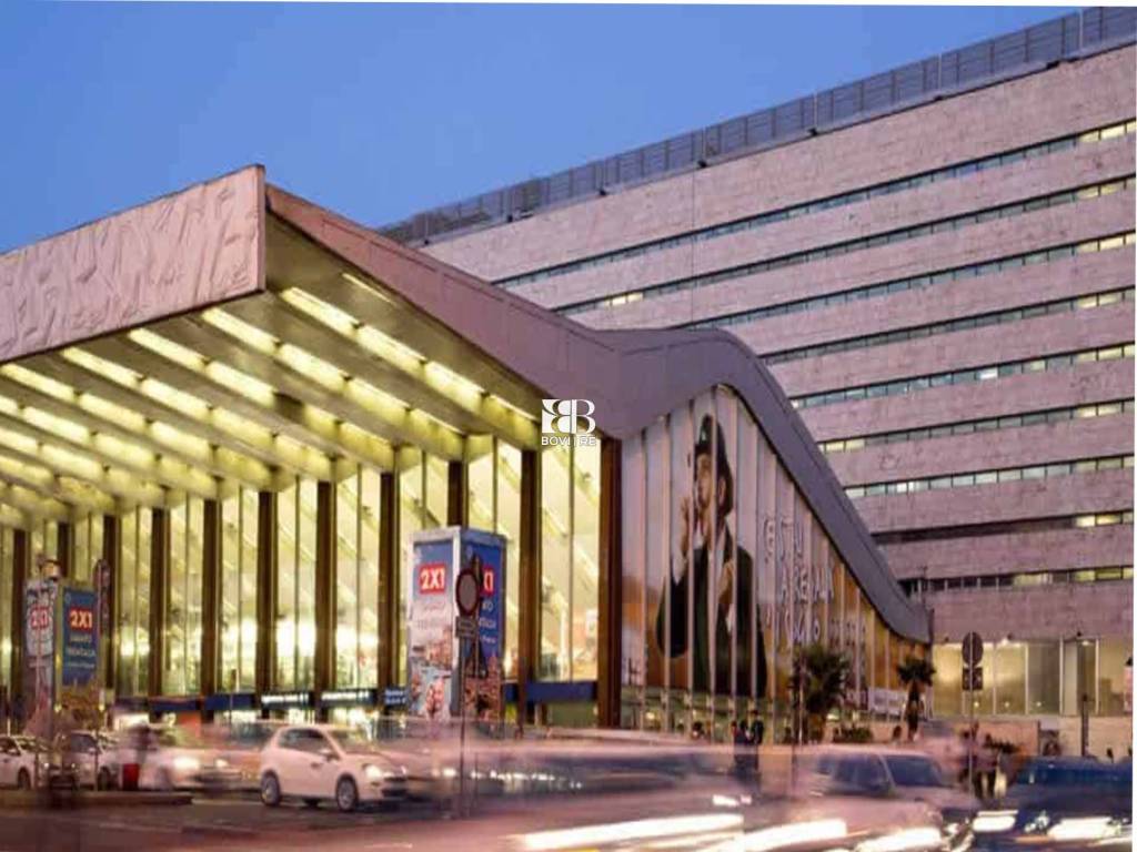 locale commerciale in vendita a Roma in zona Castro Pretorio