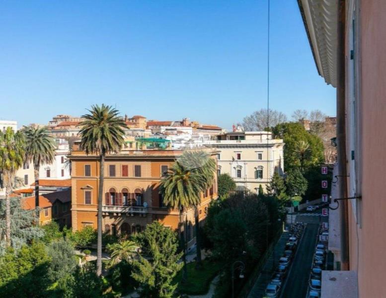 appartamento in vendita a Roma in zona Castro Pretorio