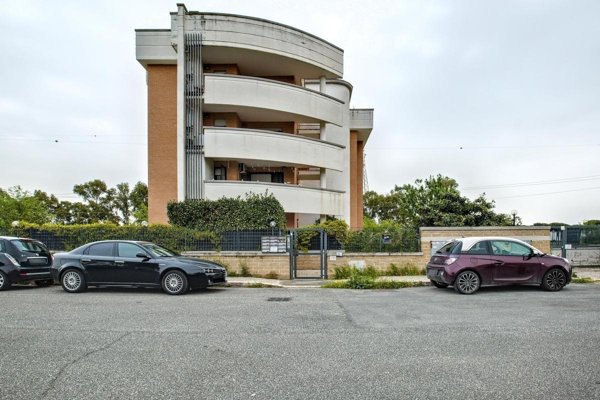 appartamento in vendita a Roma in zona Castelverde