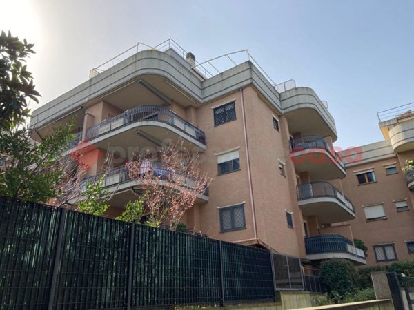 appartamento in vendita a Roma in zona Corviale