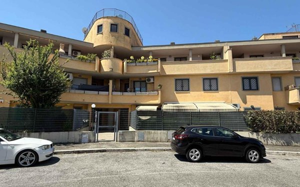 appartamento in vendita a Roma in zona Lunghezza