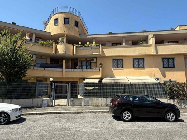 appartamento in vendita a Roma in zona Lunghezza