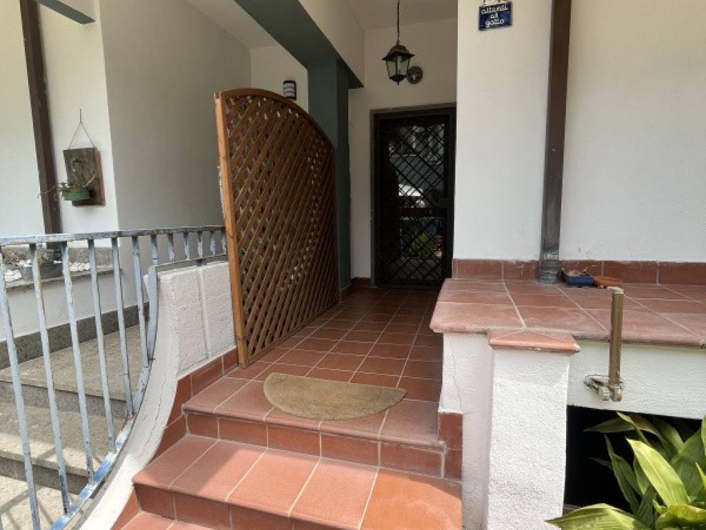 appartamento in vendita a Roma in zona Axa