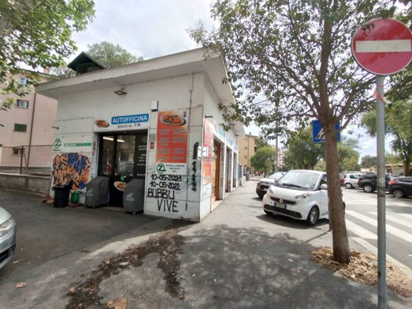 negozio in vendita a Roma in zona Ostiense