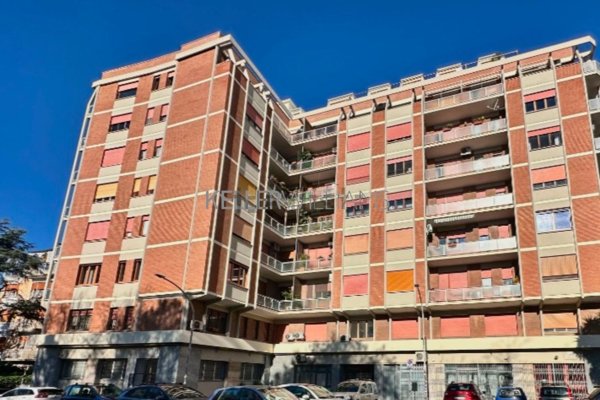 appartamento in vendita a Roma in zona Ostiense