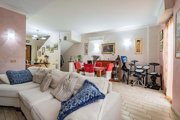 casa indipendente in vendita a Roma in zona Massimina/Casal Lumbroso